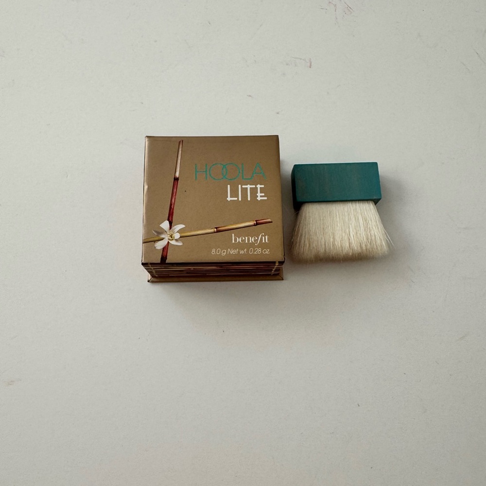 Benefit Hoola Lite Bronzer
